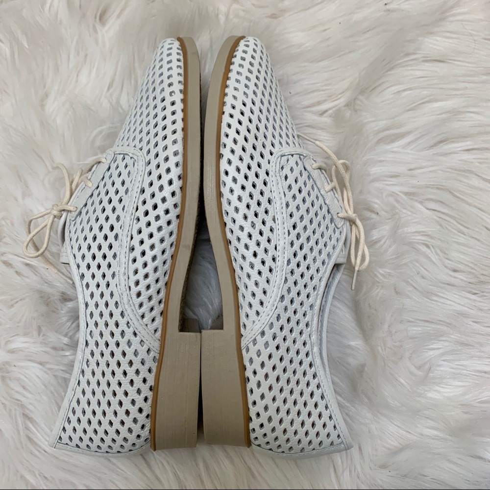 ModCloth Left to Logic Leather Oxford Flat - Picture 5 of 10